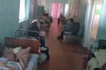 Під Харковом хворих на коронавірус лікують у темних коридорах: "Коли ставлять крапельницю, підсвічуємо телефонами"