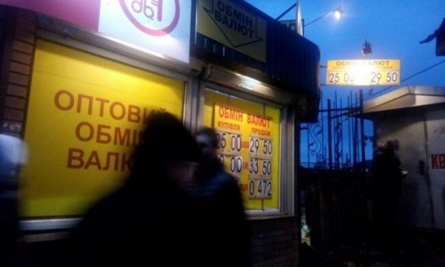 Курси валют: долар почав здавати позиції