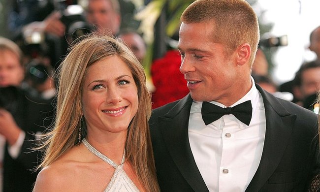 Наближені Дженніфер Еністон доповіли про почуття актриси до Бреда Пітта