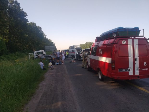 Под Одессой бензовоз влетел в грузовик: водителя собирали по частям, кадры 18+