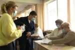 Володимир та Олена Зеленські на місцевих виборах, фото: facebook.com/watch/president.gov.ua