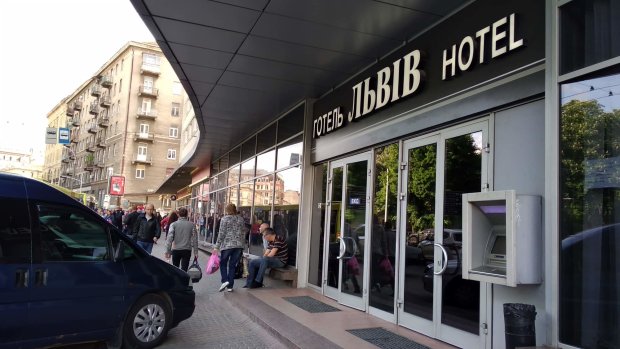 У центрі Львова замінували готель: що відомо