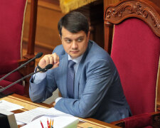 "Вітаю, цар!": Разумков потрапив до кумедного відео перед засіданням парламенту