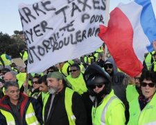 В Париже "желтые жилеты" напали на полицейских: ситуация выходит из-под контроля