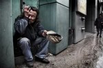 Нічого заважати спати: безхатько помстився київському копу