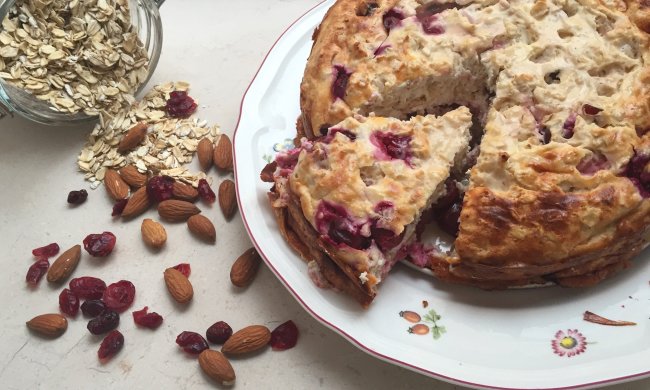 Оторваться невозможно: веганская шарлотка с вишней