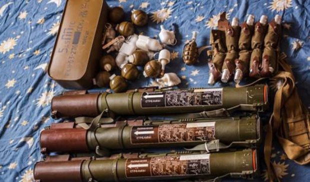 СБУ знайшла схованку з гранатометами під Щастям (фото)