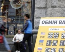 В НБУ оправдались из-за резкого обвала гривны 