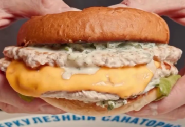 Куриный бургер, кадр из видео