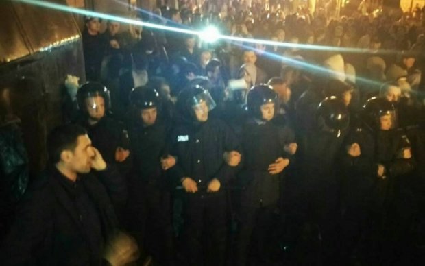 Копы задержали участников столкновения в Полтаве: опубликовано видео