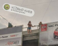 Юна киянка ризикнула життям заради відео і повисла над мостом