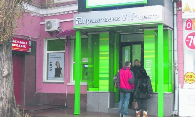 ПриватБанк влип у кредитний скандал: зняли все