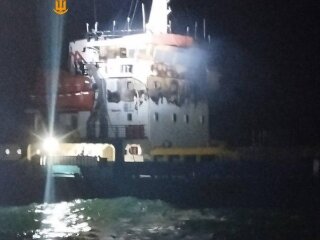 Поврежденное турецкое судно ANT после атаки БПЛА возле Одесской области