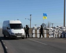 Місцеві масово тікають з Донбасу