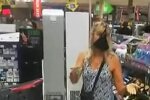 Трусики на обличчі жінки в супермаркеті ПАР, скріншот: YouTube