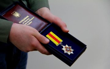 Скандальну журналістку вимагають позбавити високої нагороди Міноборони
