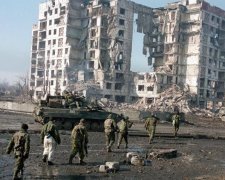 Почему же не провели референдум? Россиянам вспомнили скандальное фото из Грозного