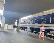 Перон, вагон, поезд, "Укрзалізниця"