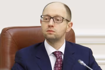 Яценюку увеличили зарплату втрое