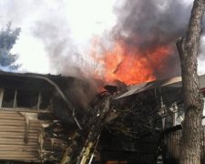 Літак рухнув на житловий будинок у Каліфорнії
