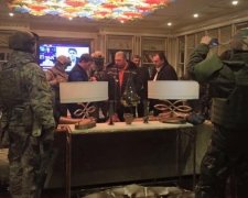 В квартирі Корбана проводять обшук (фото)