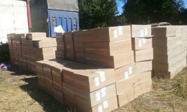 На Донеччині затримали контрабанду із 270 ящиків цигарок