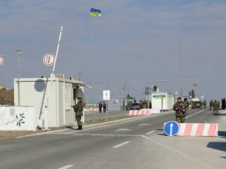 КПВВ "Новотроїцьке", фото Уніан