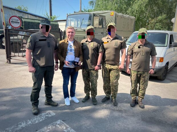 "Держим марку!": Андрей Андреев передал бойцам Нацгвардии еще один внедорожник