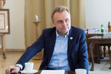Львовский активист проник и показал, что на самом деле происходит в кабинете Садового: такого не ожидал никто