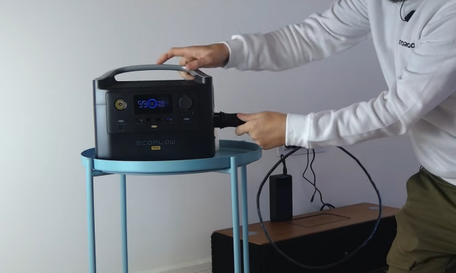 Зарядная станция. Фото: скрин youtube