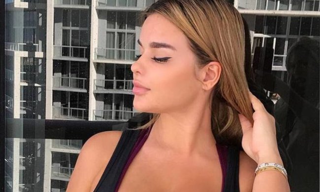 Російська Кардашьян погріла апетитну попу на сонечку: гаряче і мокро