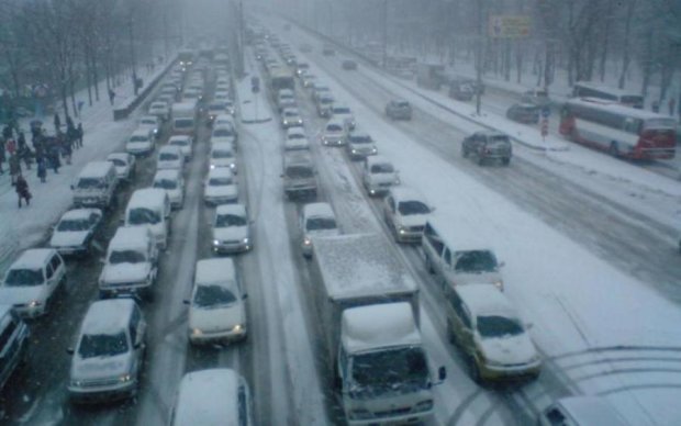 Місиво з машин: з'явилися кадри масштабної ДТП в Києві