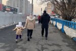 Українці з дитиною, фото: Знай.ua