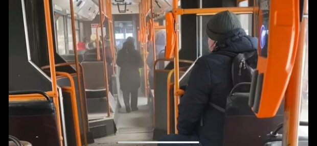 Автобус в Киеве, фото: скриншот из видео Киев Сейчас