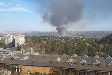 У центрі окупованого Донецька горить військкомат «ДНР» (фото)