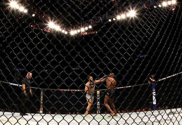 Следующие турниры UFC могут провести без зрителей, Getty Images