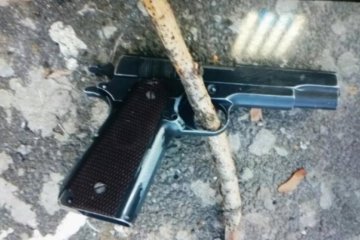 В киевской школе под дулом пистолета ограбили двух 5-классниц