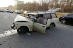 У Харкові ВАЗ, фура і Opel не поділили дорогу - п'ятеро покалічених людей відкачують в реанімації