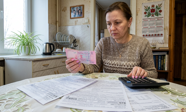Платежки за коммуналку. Фото: сгенерированное ИИ