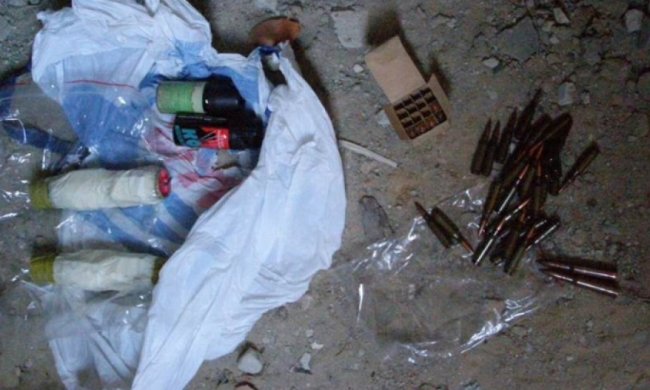 На Житомирщині СБУ знайшла схованку з вибухівкою (фото)