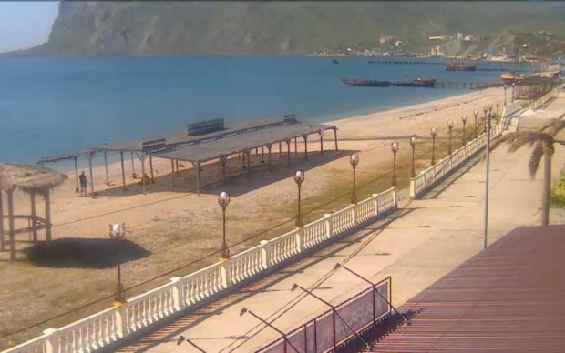 Камни с неба: Крым провалил очередной курортный сезон