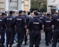 Росіяни змусили водія "цілувати" асфальт до приїзду копів: шокуючі кадри