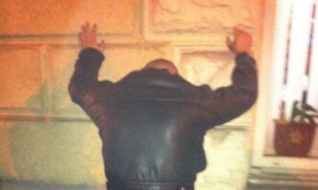 Старшего следователя по Харькове поймали на взятке в 45 тысяч гривен