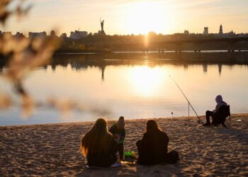 Украинцы, рыбалка, фото из тг-канала "Де відпочити Київ?🌸"