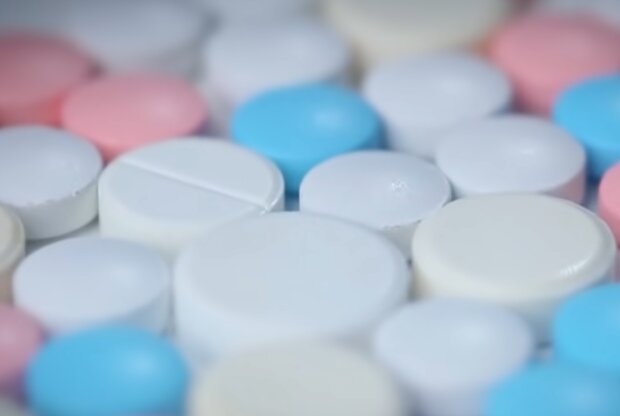 Таблетки, кадр из видео