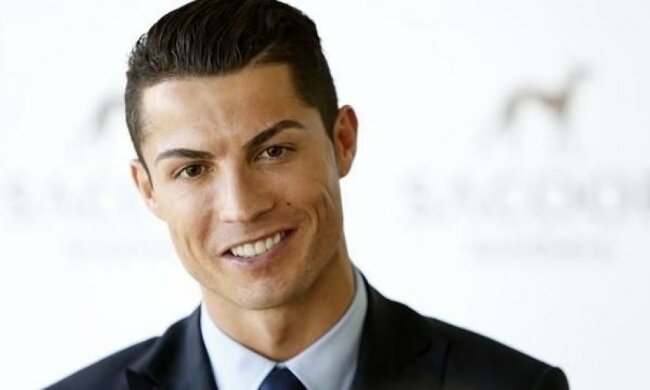 Криштиану Роналду похвастался кубиками (фото)