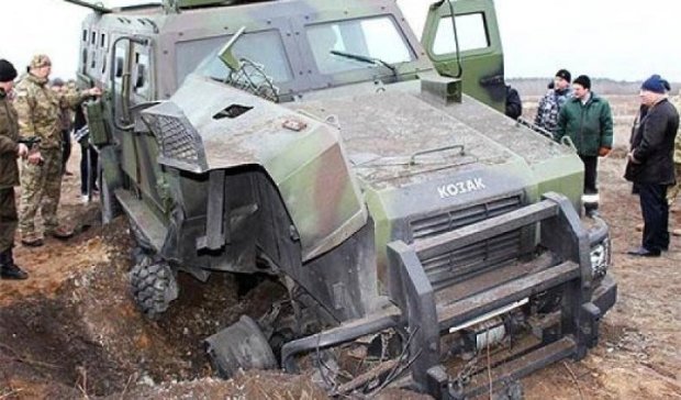 Украинский броневик Козак-2 подорвали на мине на полевых испытаниях