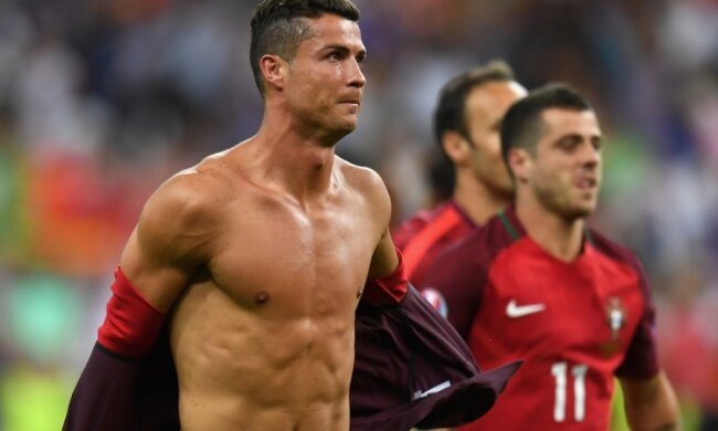 Роналду заінтригував симпатиків напівоголеною світлиною