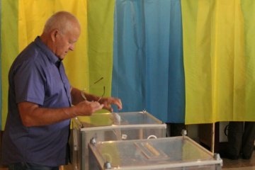 Львів обрав нову Раду: ЦВК показала перші результати, Порошенко "не зміг"