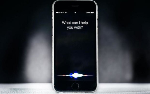 Жестокая Siri: "яблочная" помощница затроллила девушку

